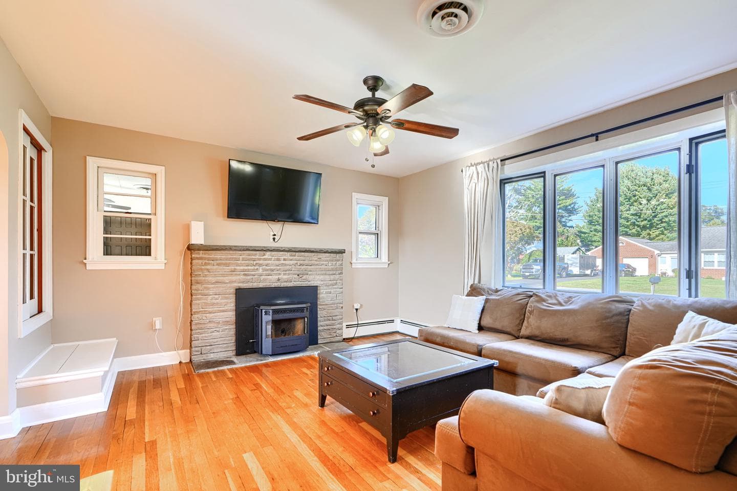 102 Fidelity Drive photo 3