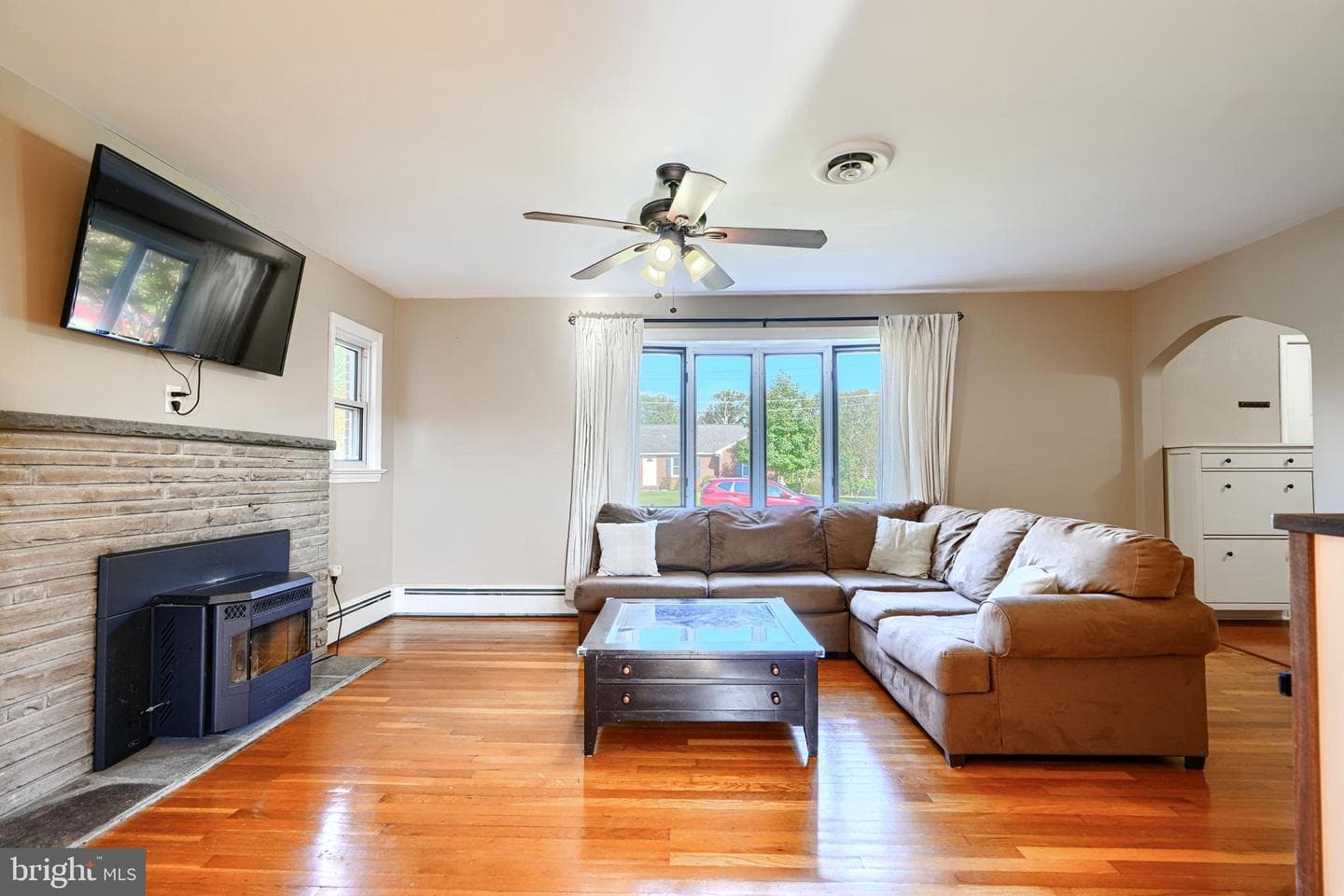 102 Fidelity Drive photo 4