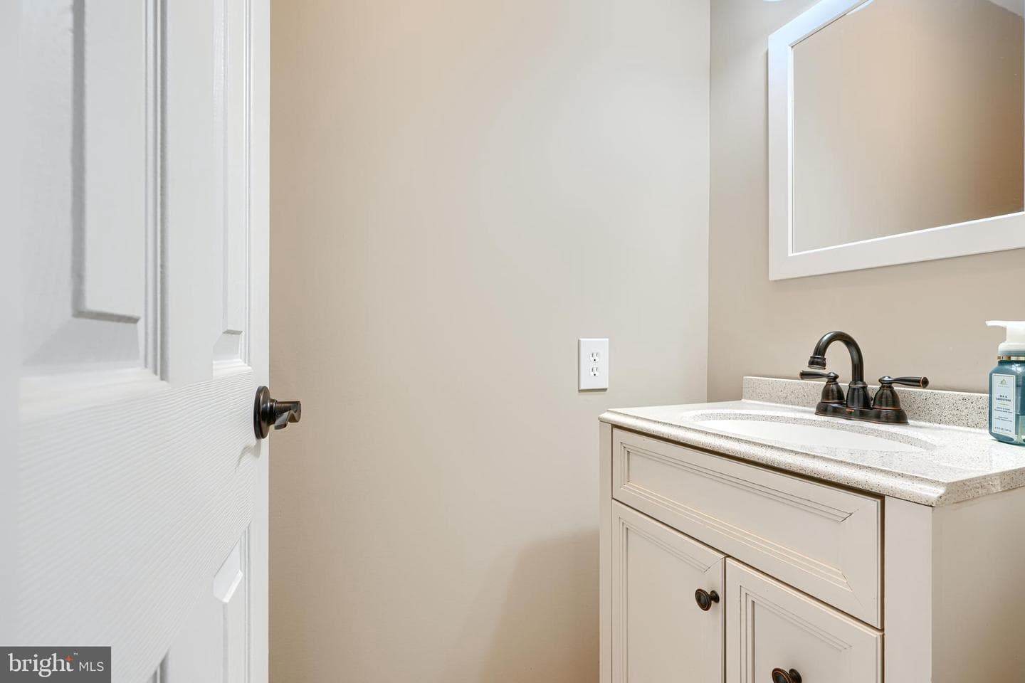102 Fidelity Drive photo 9