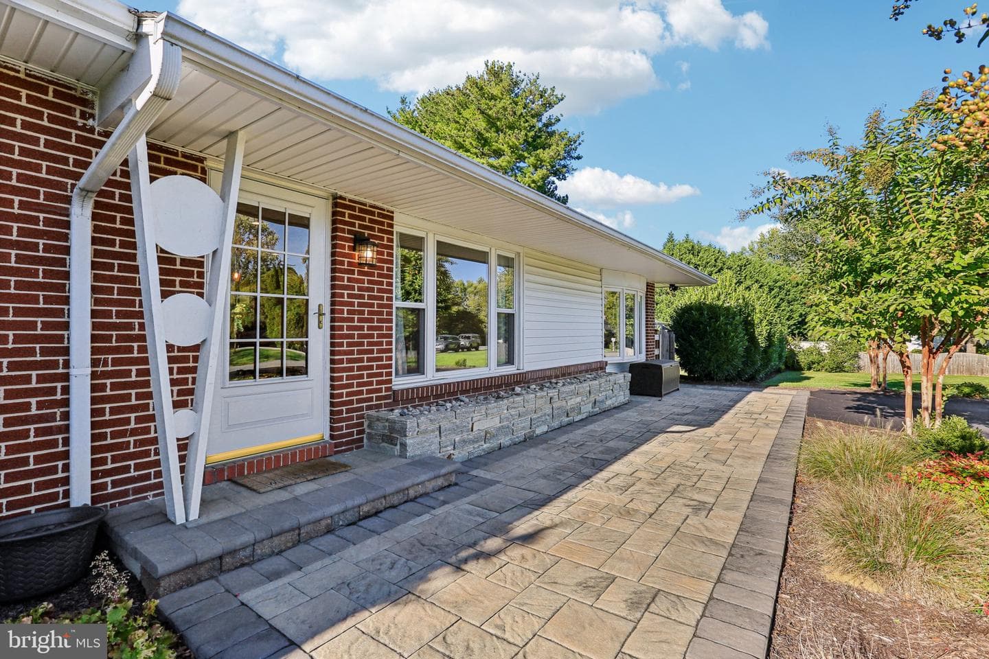 110 Meadow Road photo 2