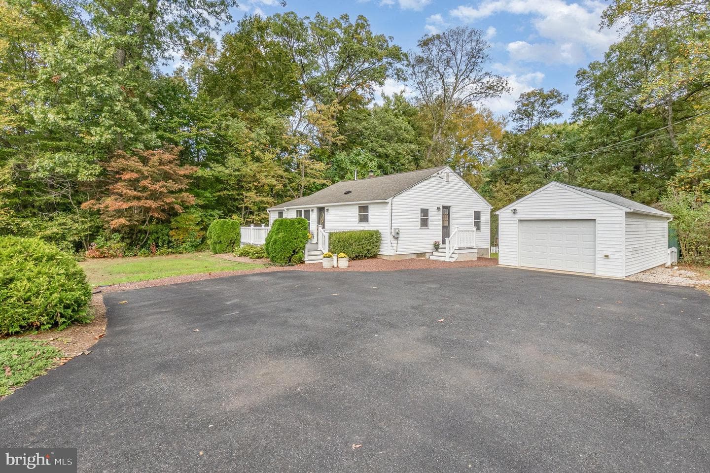 753 Gilbert Road photo 2