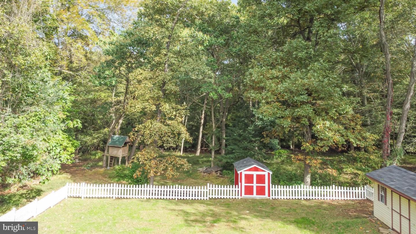 753 Gilbert Road photo 35