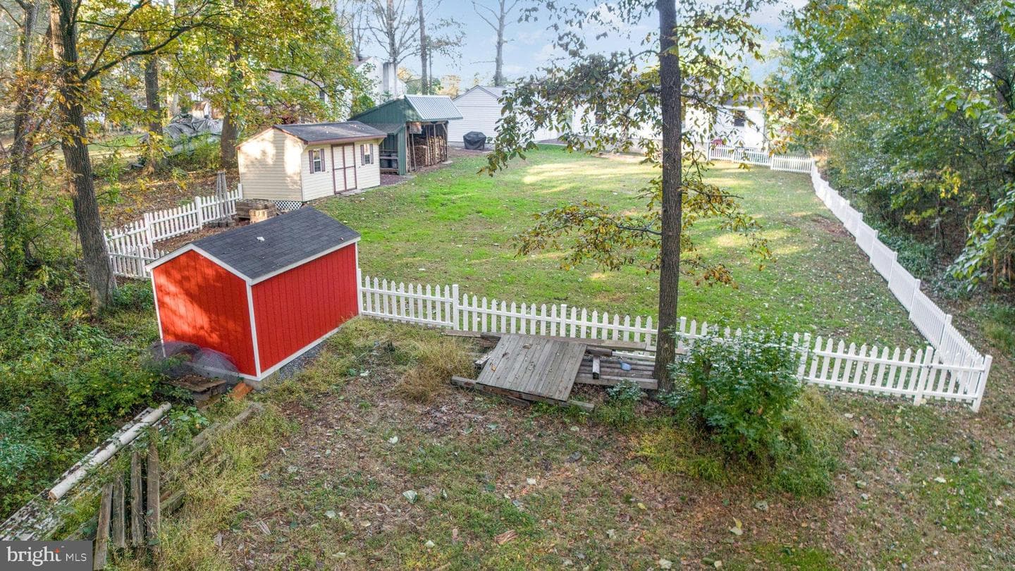 753 Gilbert Road photo 37