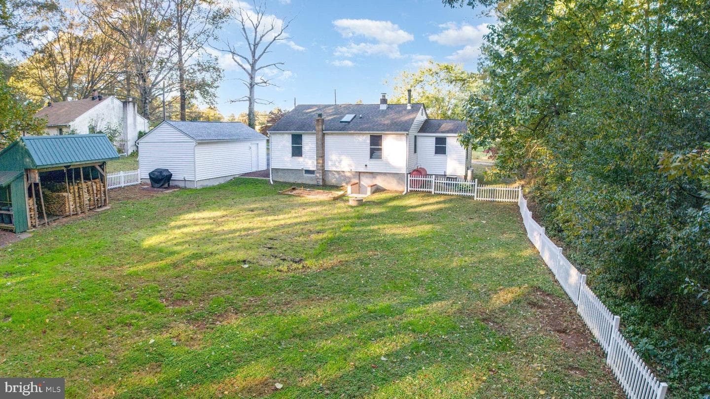 753 Gilbert Road photo 38