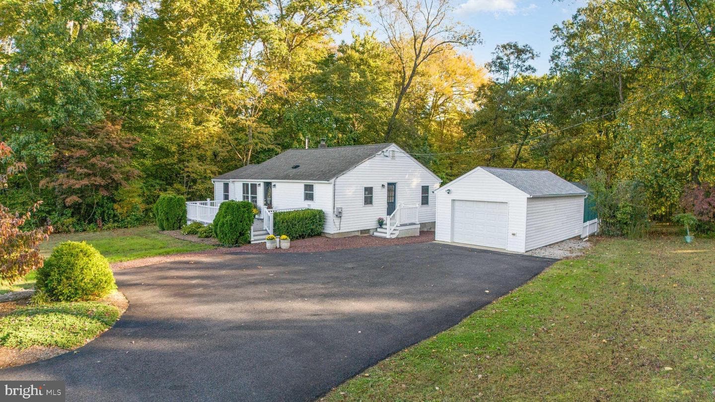 753 Gilbert Road photo 44