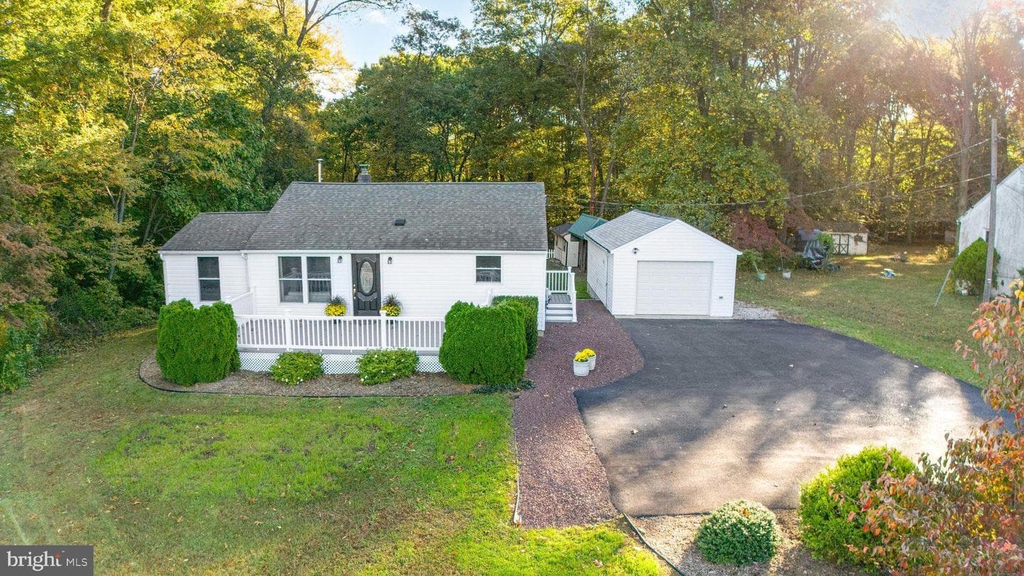 753 Gilbert Road photo 45