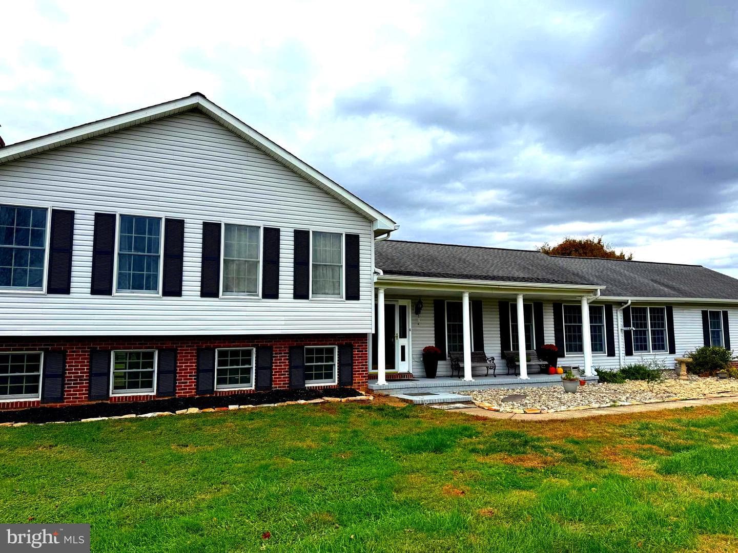 908 Priestford Road photo 4