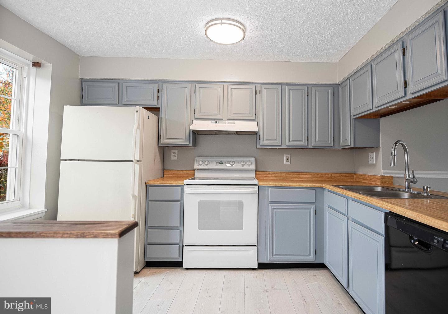 2521 Merrick Court photo 4