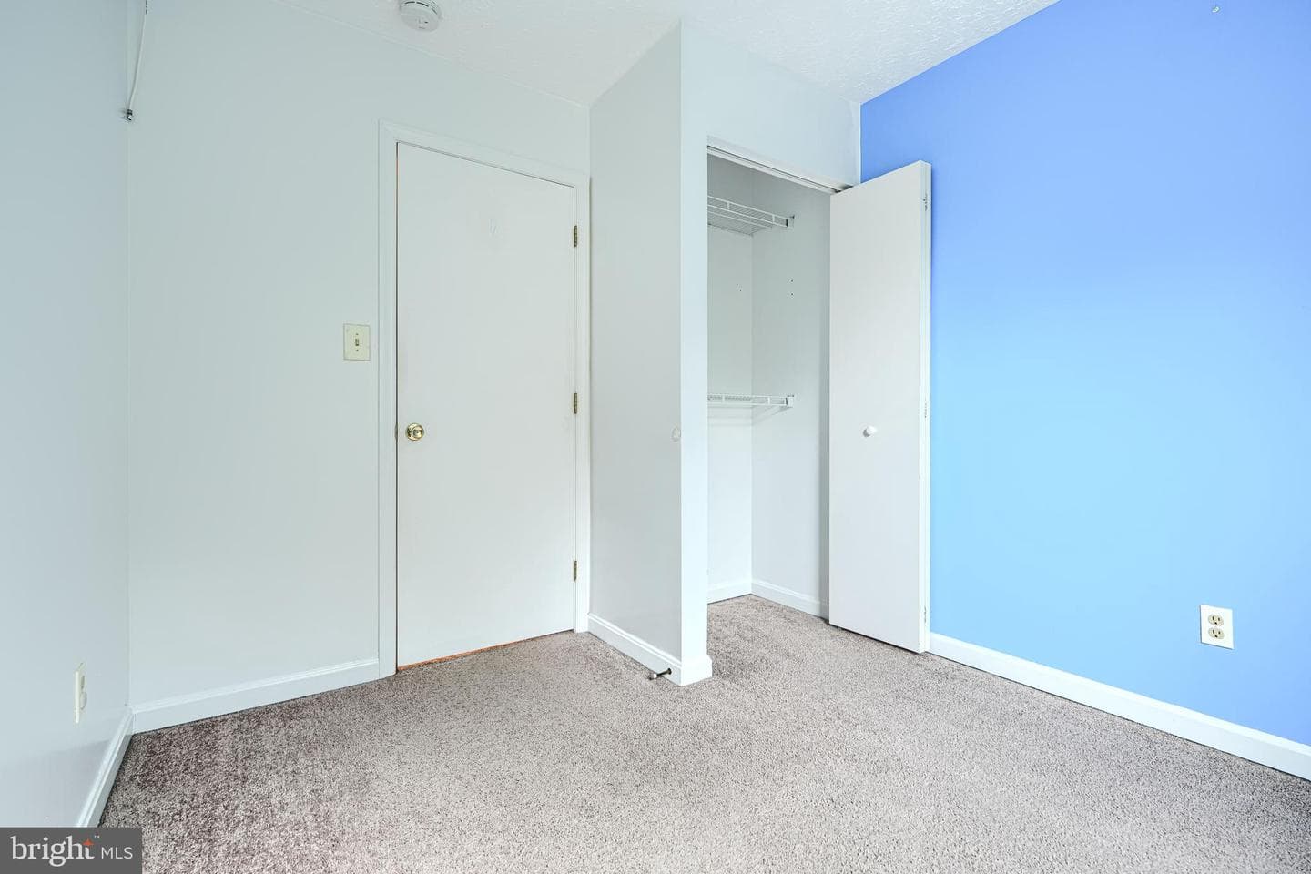 545 Hall Court photo 36