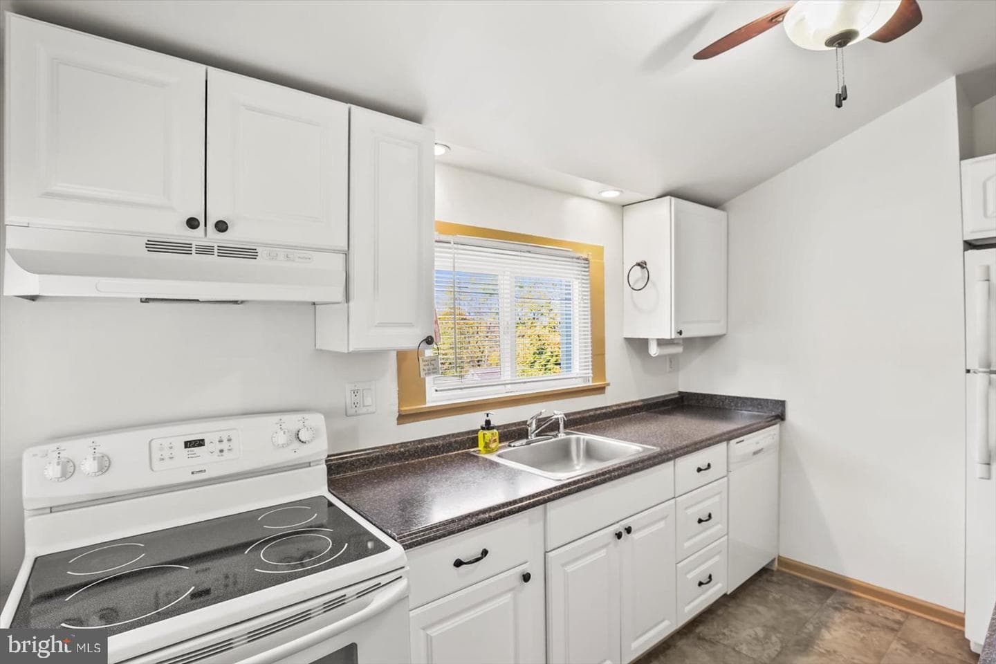 1578 Main Street photo 8