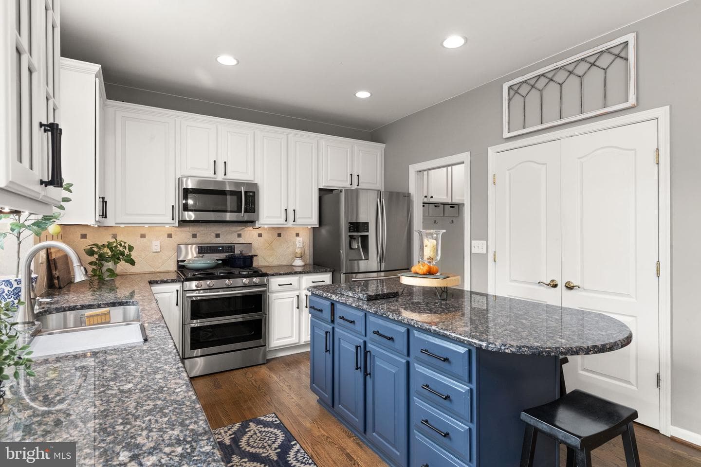 1011 Saddleback Way photo 11