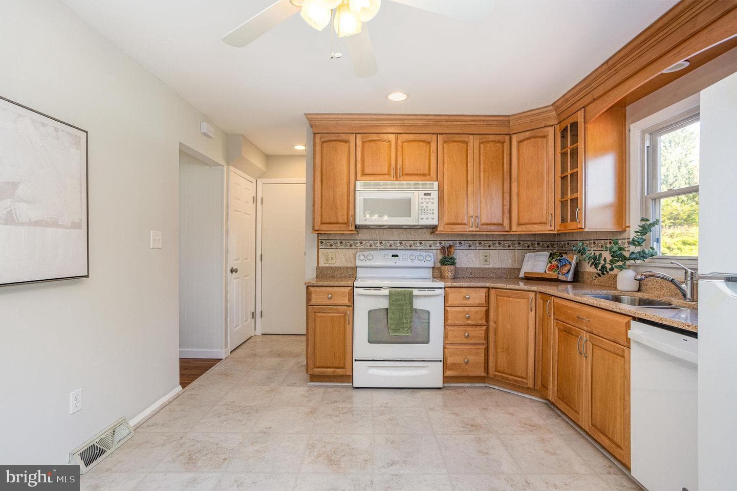 4 Ashley Way photo 9