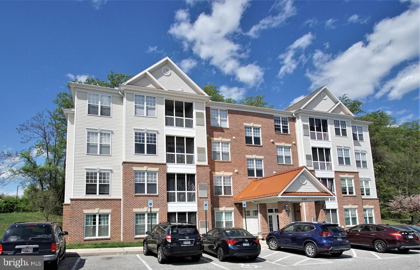 301 Tiree Court #303