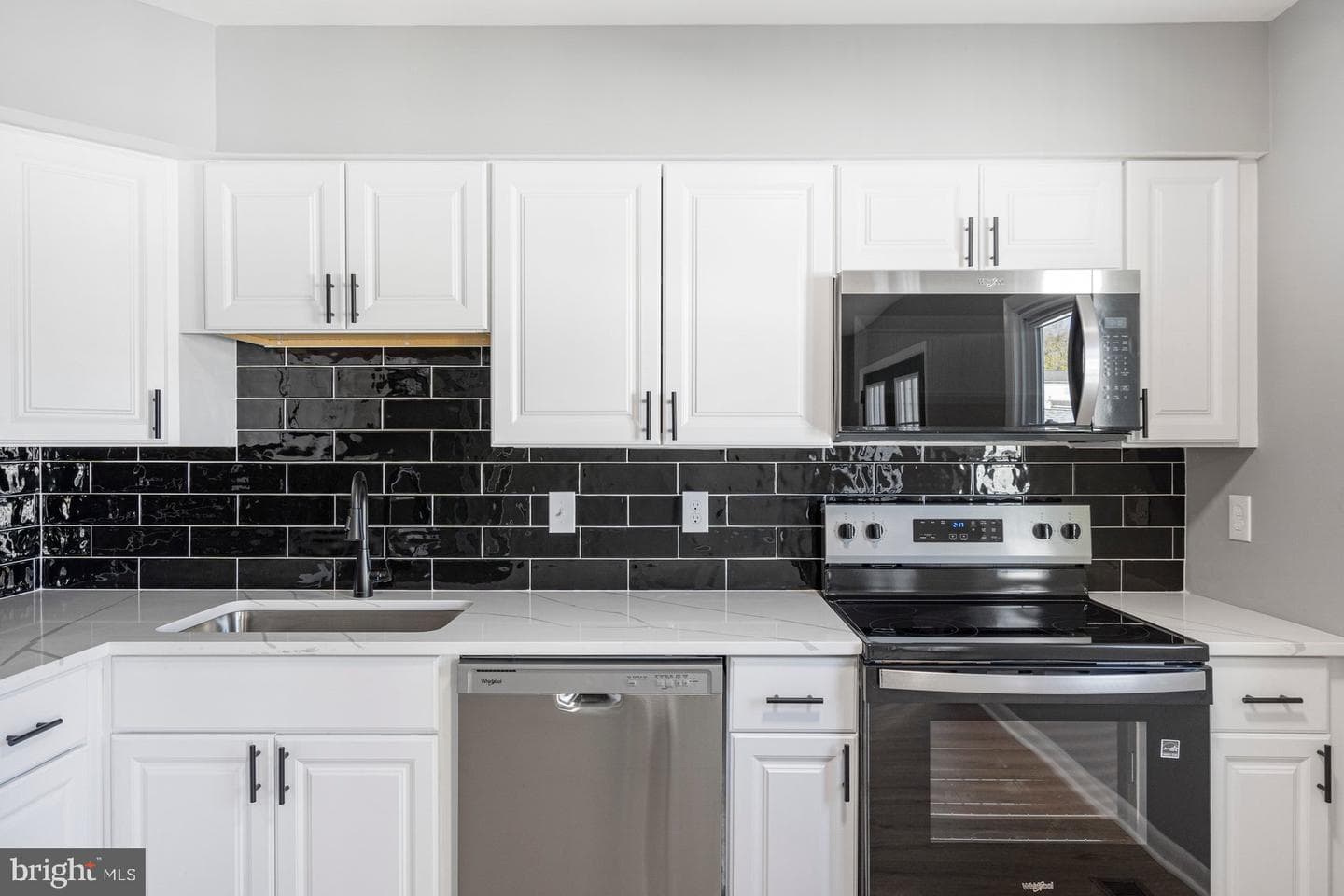 770 Custis Street photo 4