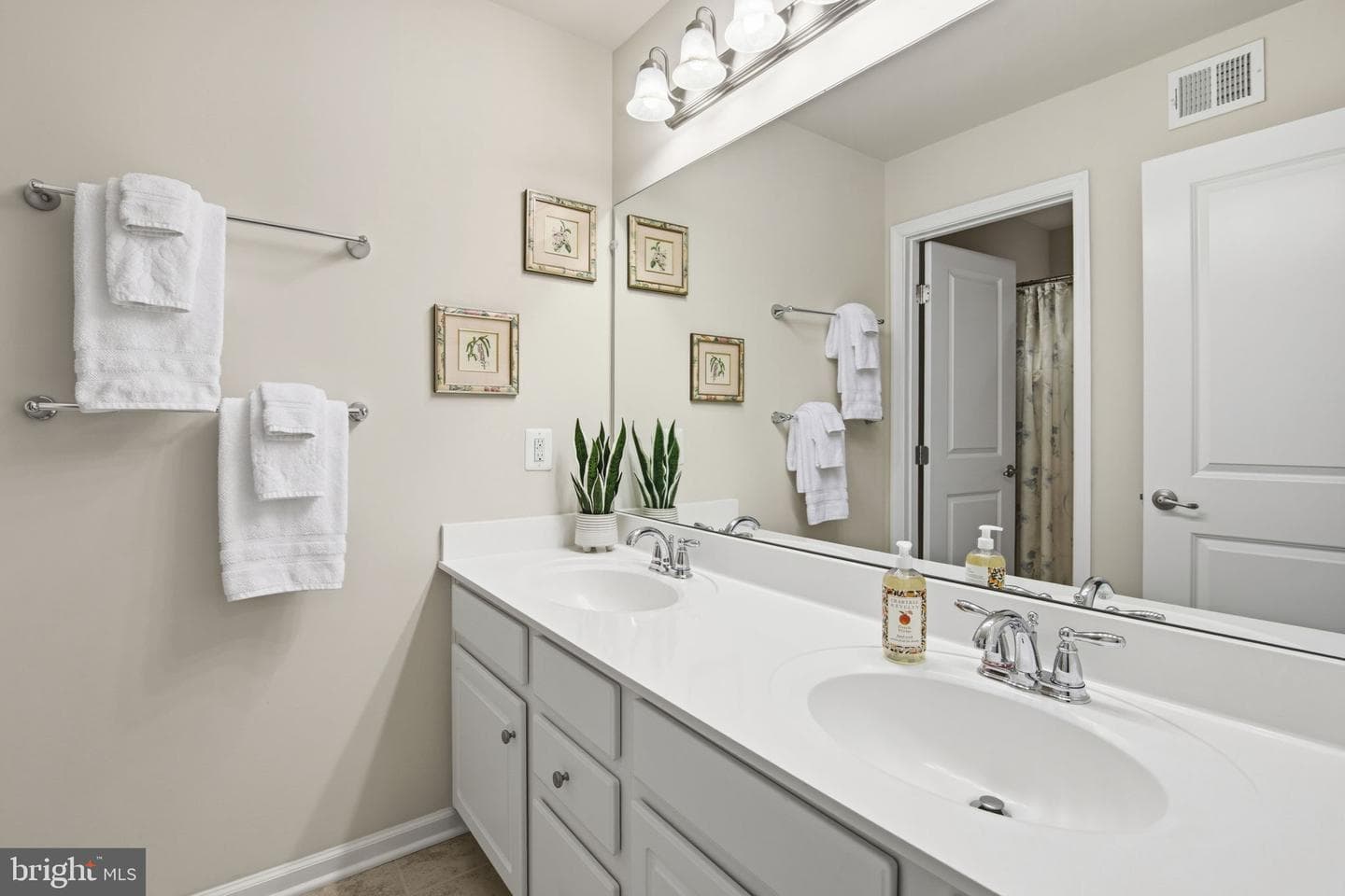 305 Tufton Circle photo 19