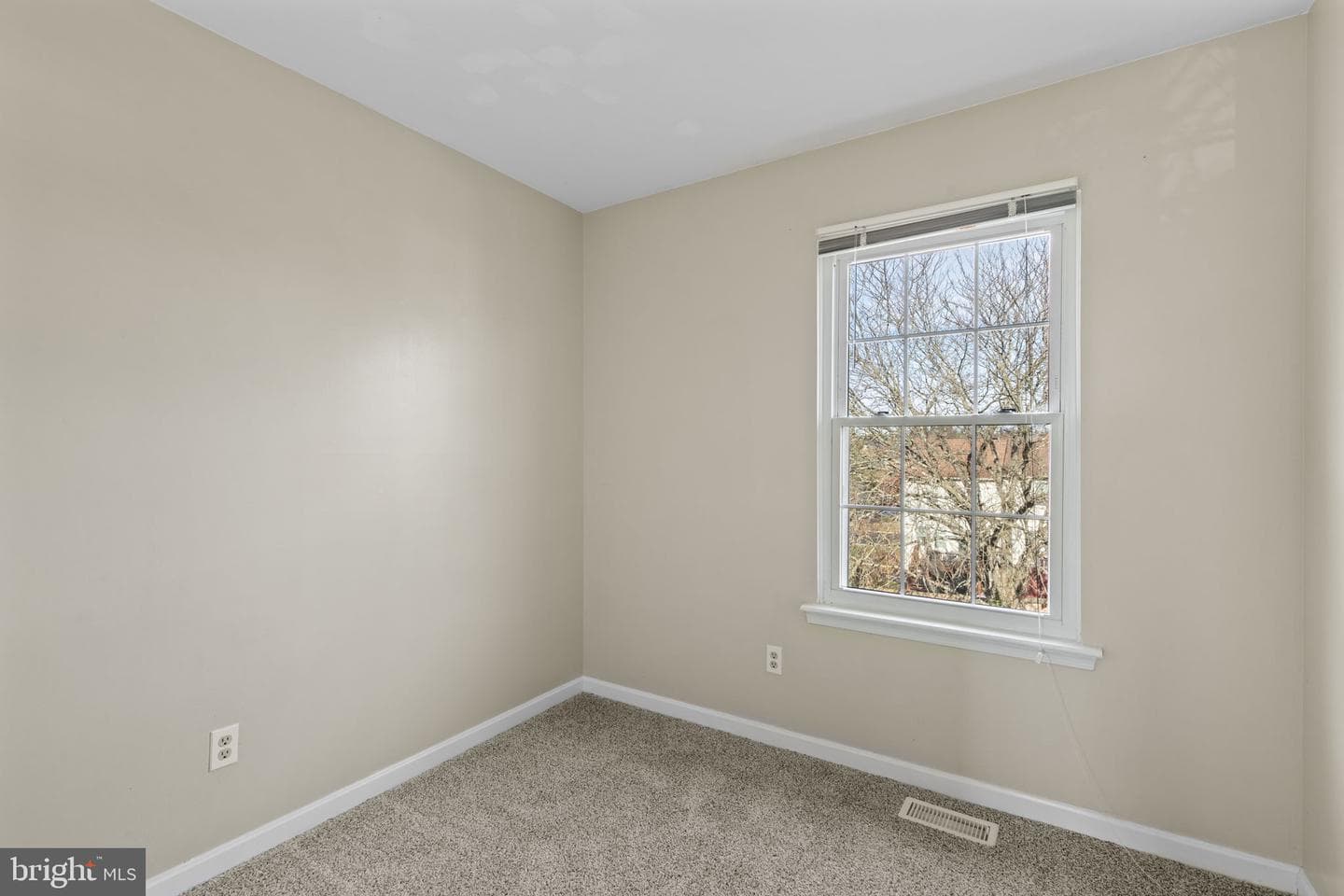 322 Overlea Place photo 11
