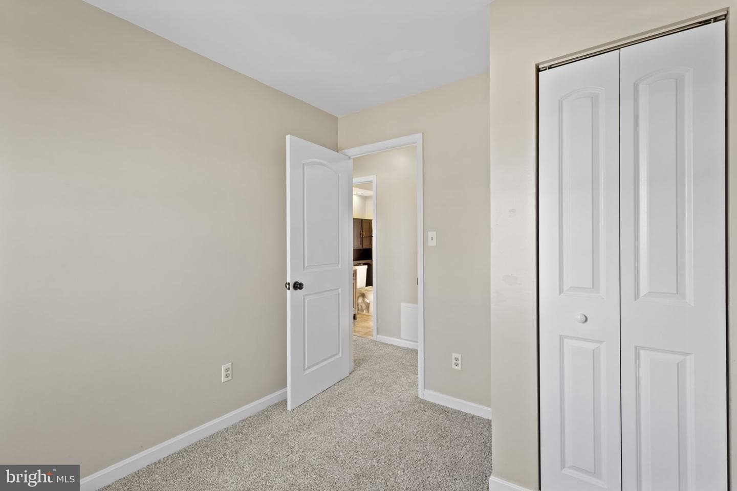 322 Overlea Place photo 12