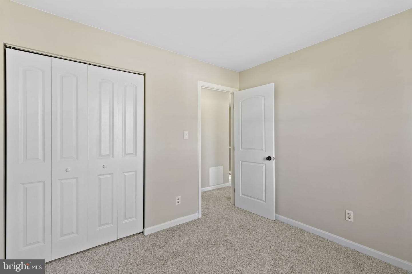 322 Overlea Place photo 13