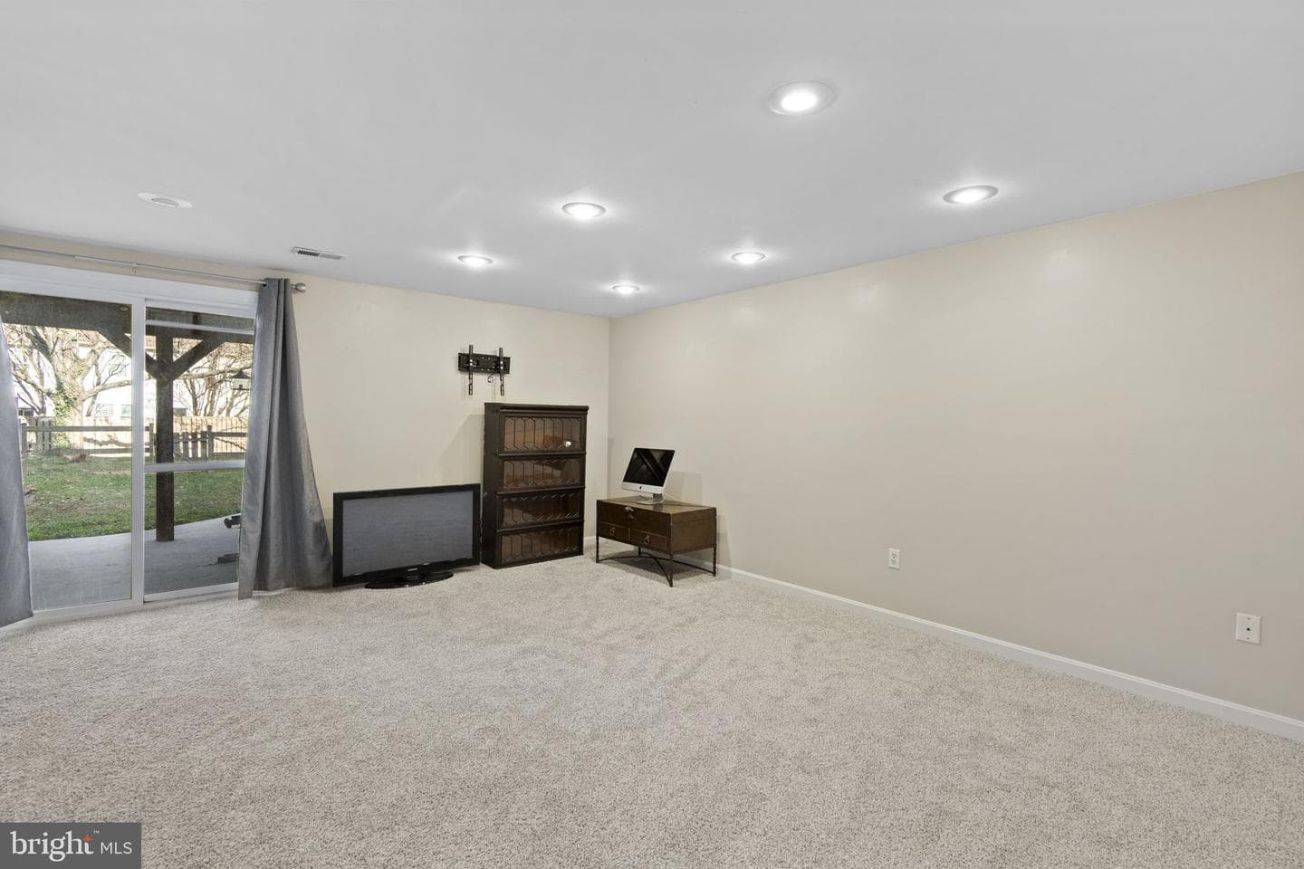 322 Overlea Place photo 16