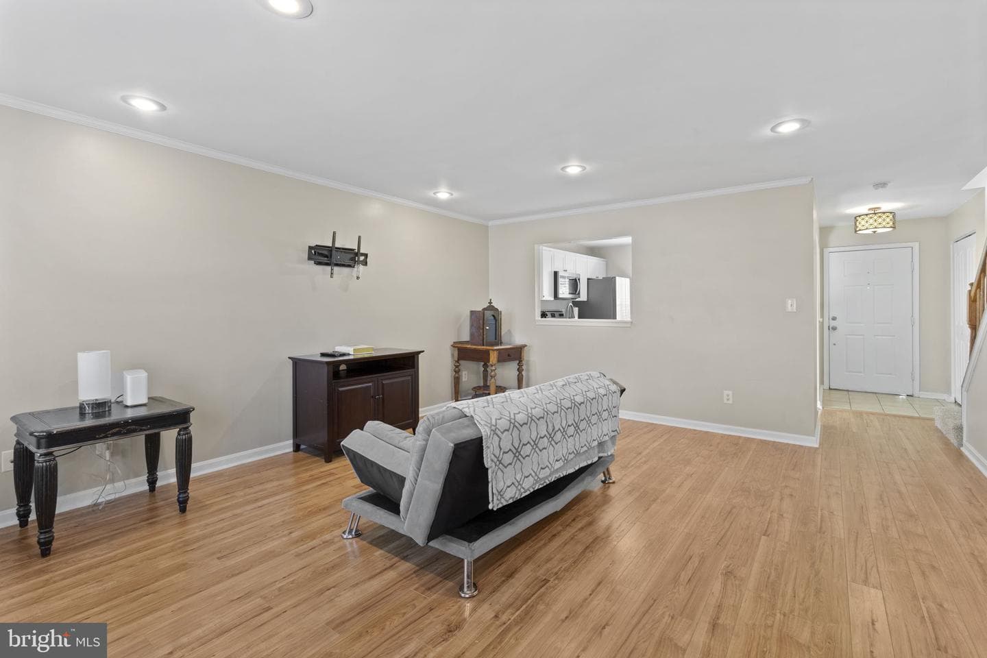 322 Overlea Place photo 3
