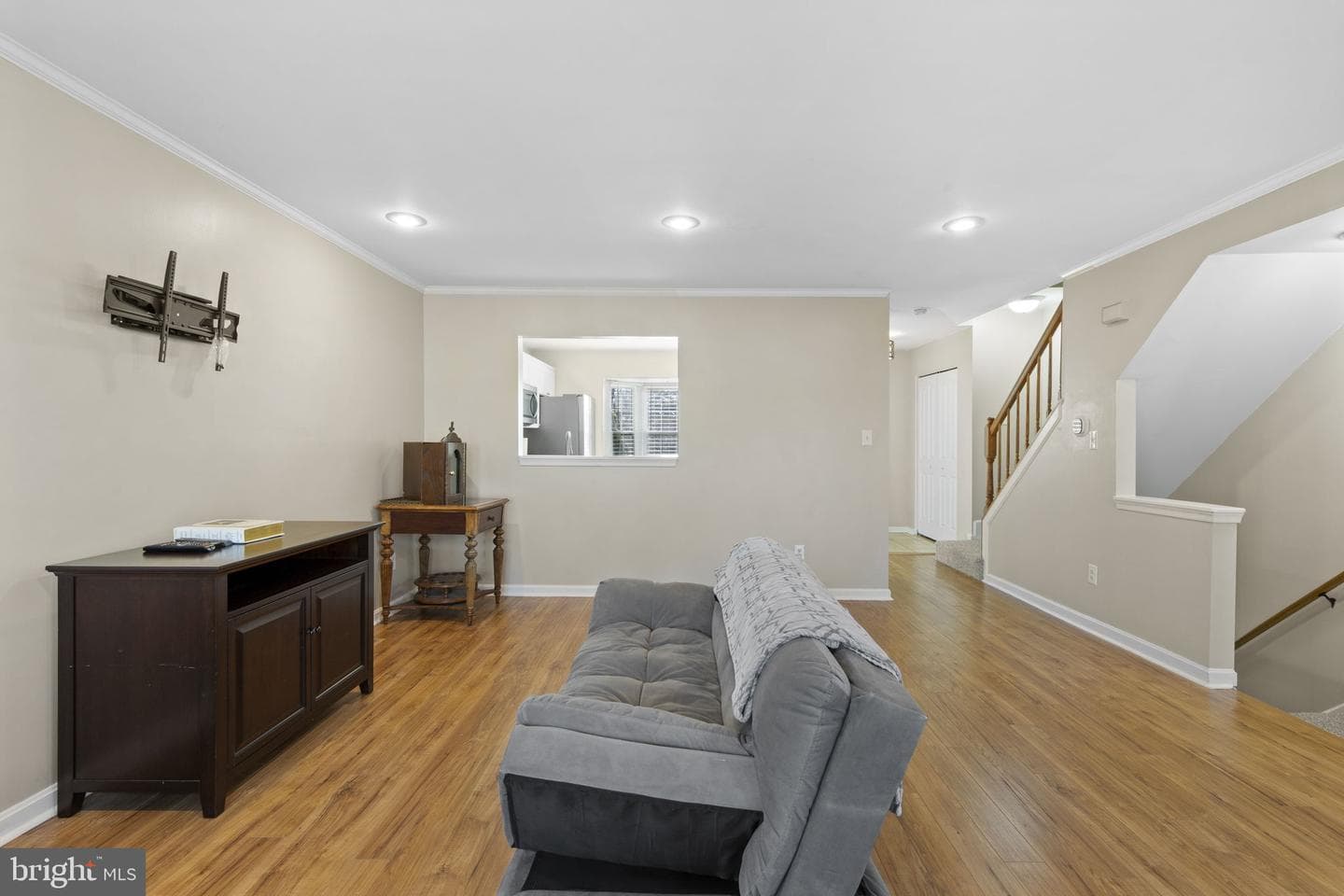 322 Overlea Place photo 4