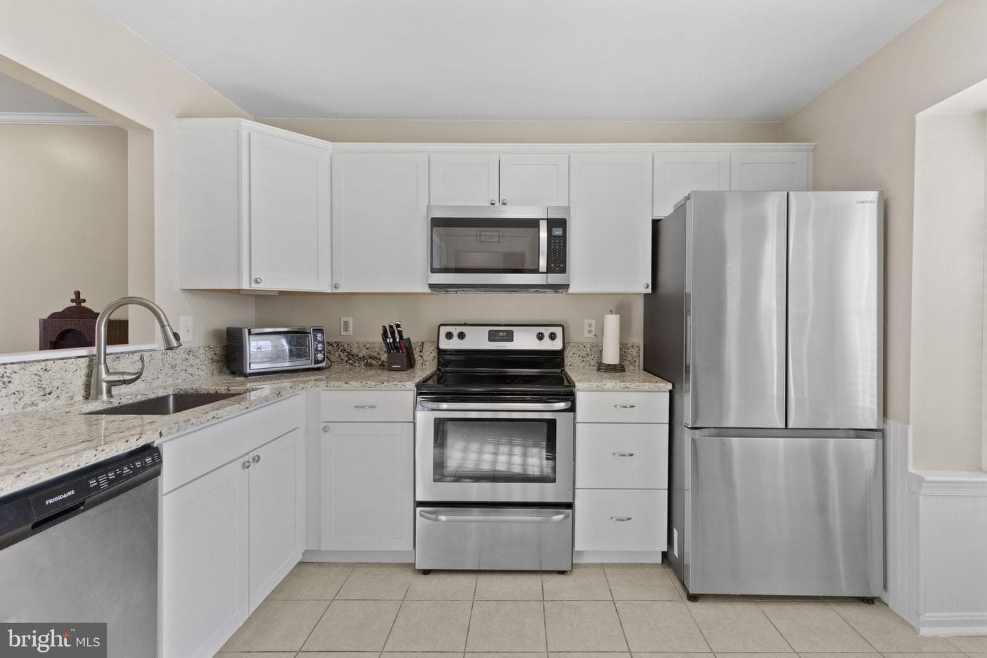 322 Overlea Place photo 5