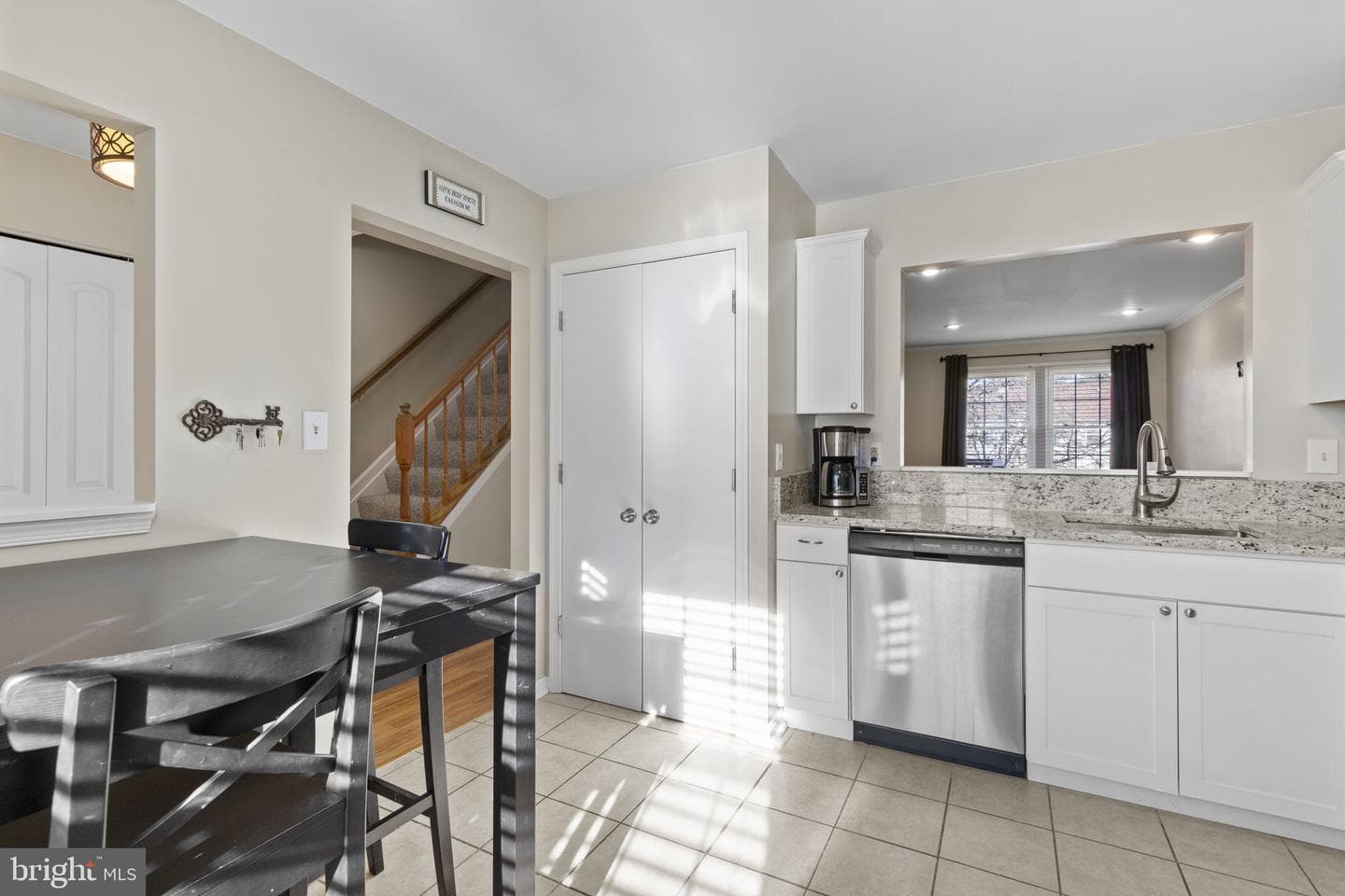 322 Overlea Place photo 7