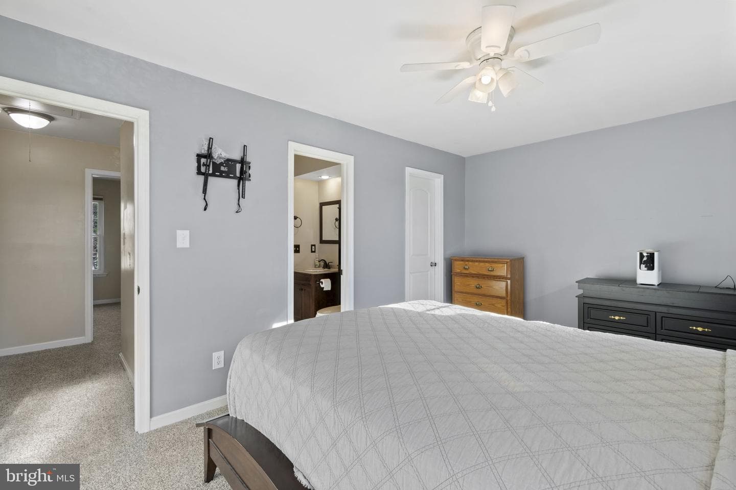 322 Overlea Place photo 9