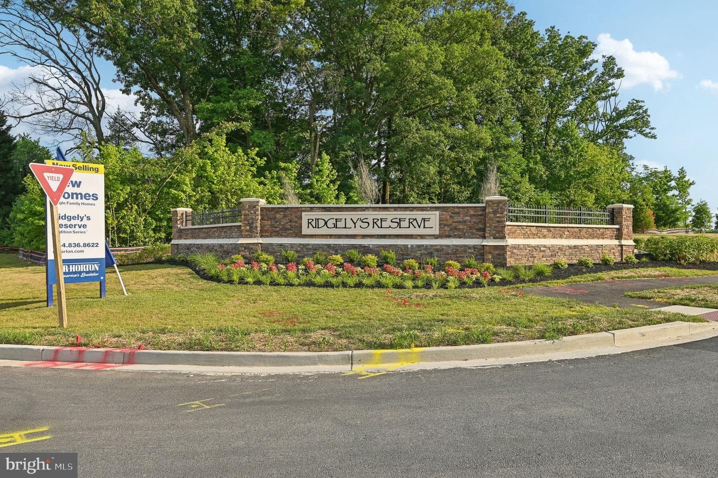 725 Managrass Drive photo 3