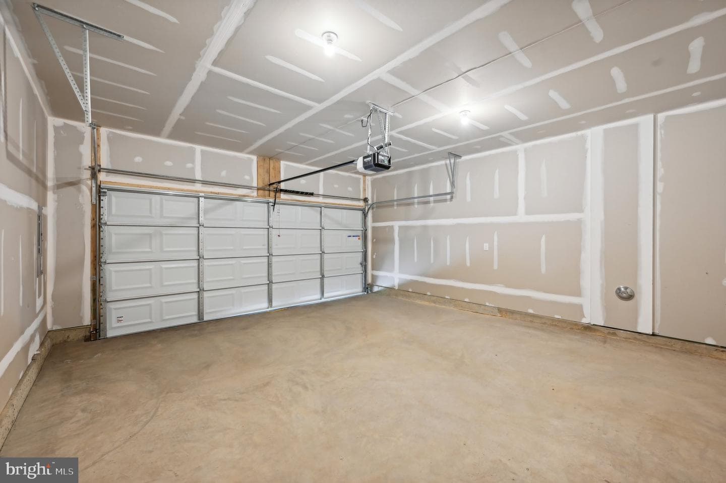 725 Managrass Drive photo 40