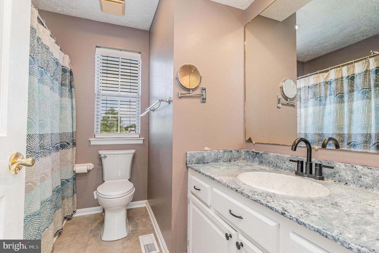 1209 Ashmead Square photo 15