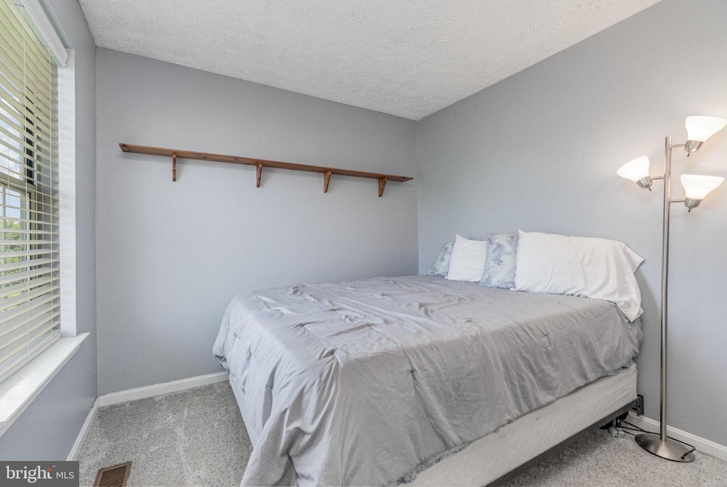1209 Ashmead Square photo 16