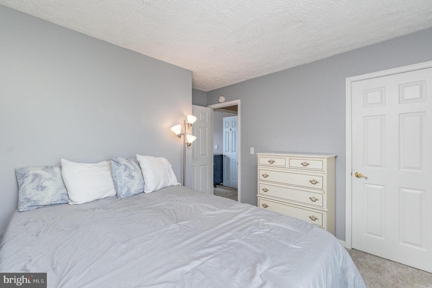 1209 Ashmead Square photo 17