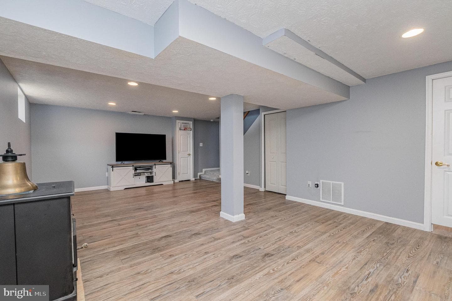 1209 Ashmead Square photo 24