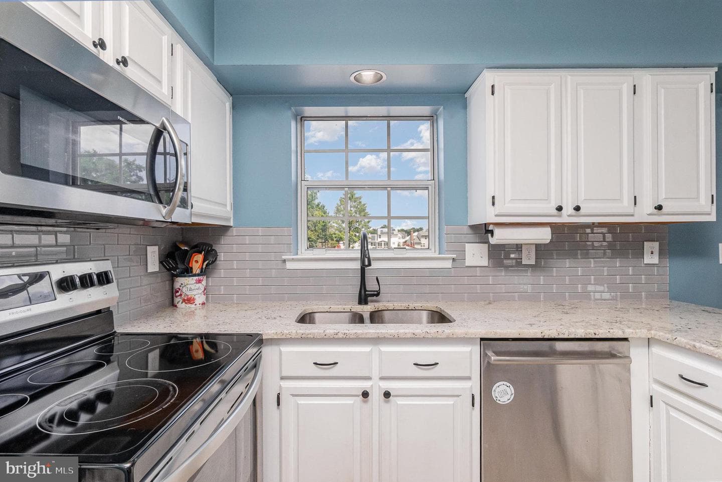 1209 Ashmead Square photo 8