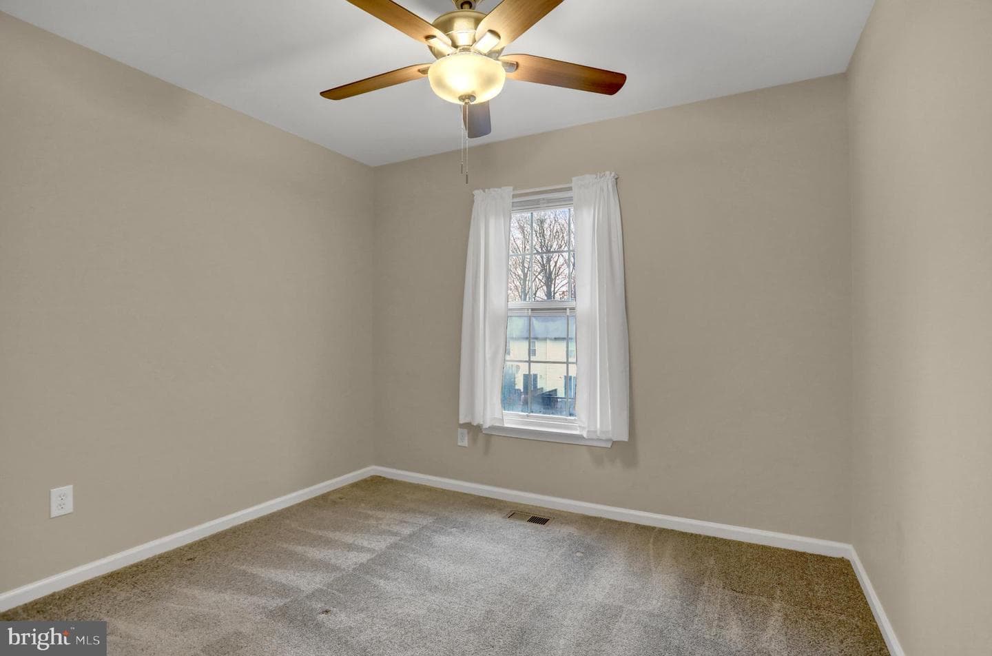 339 Overlea Place photo 17