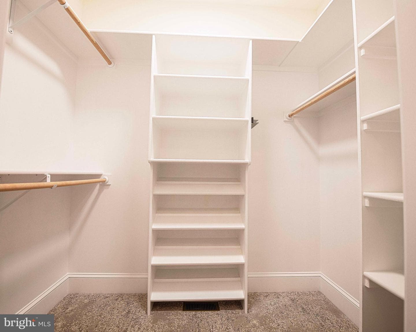 1404 Strathmore Drive photo 22