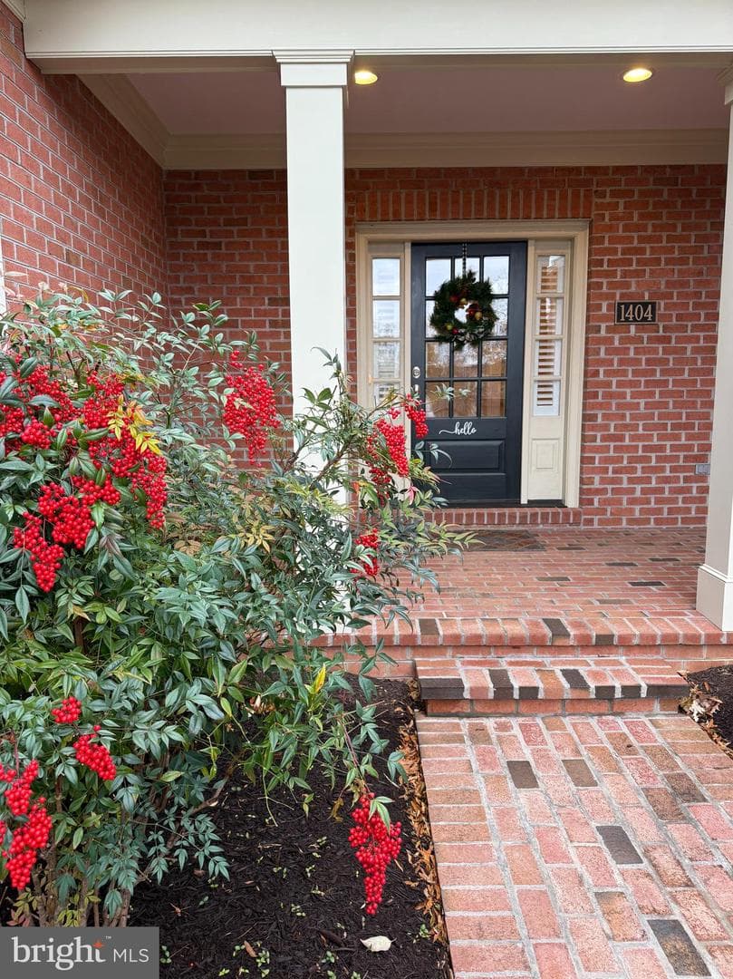 1404 Strathmore Drive photo 4