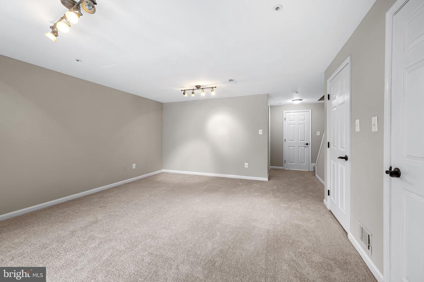 423 Oakton Way photo 31