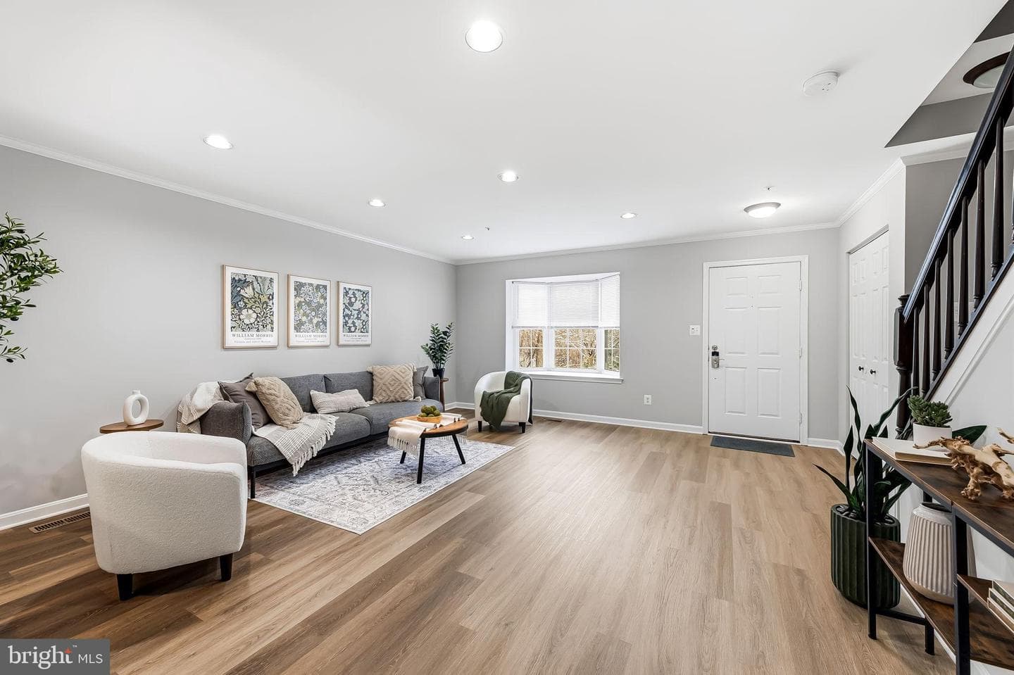 423 Oakton Way photo 4
