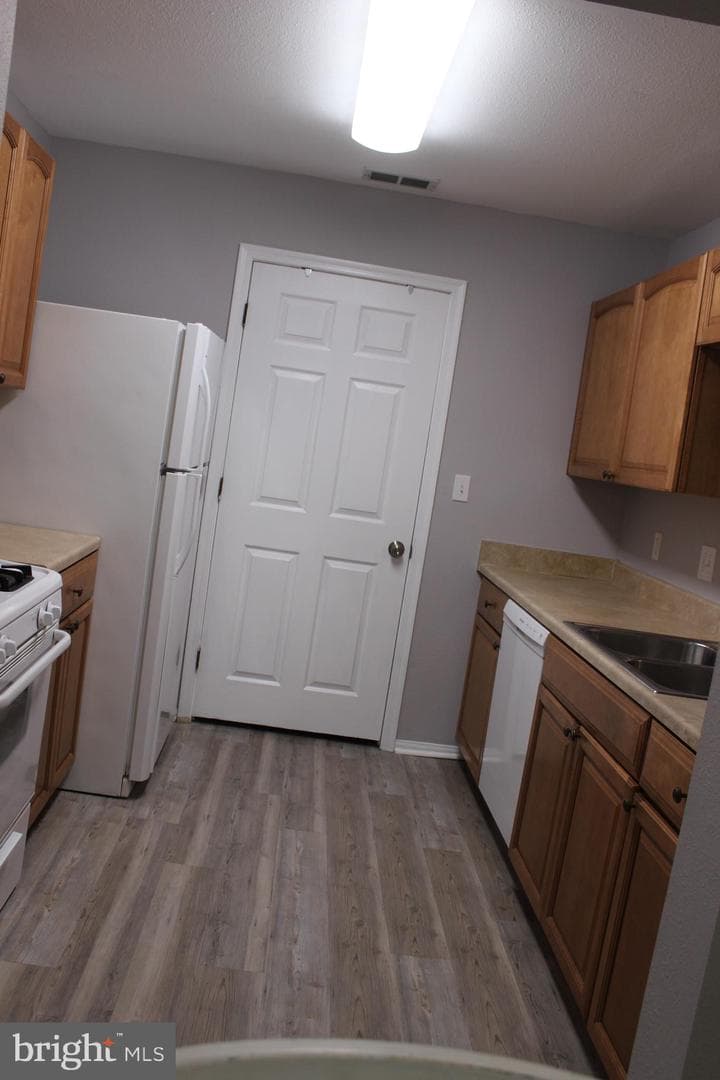296 Canterbury Road #E photo 21