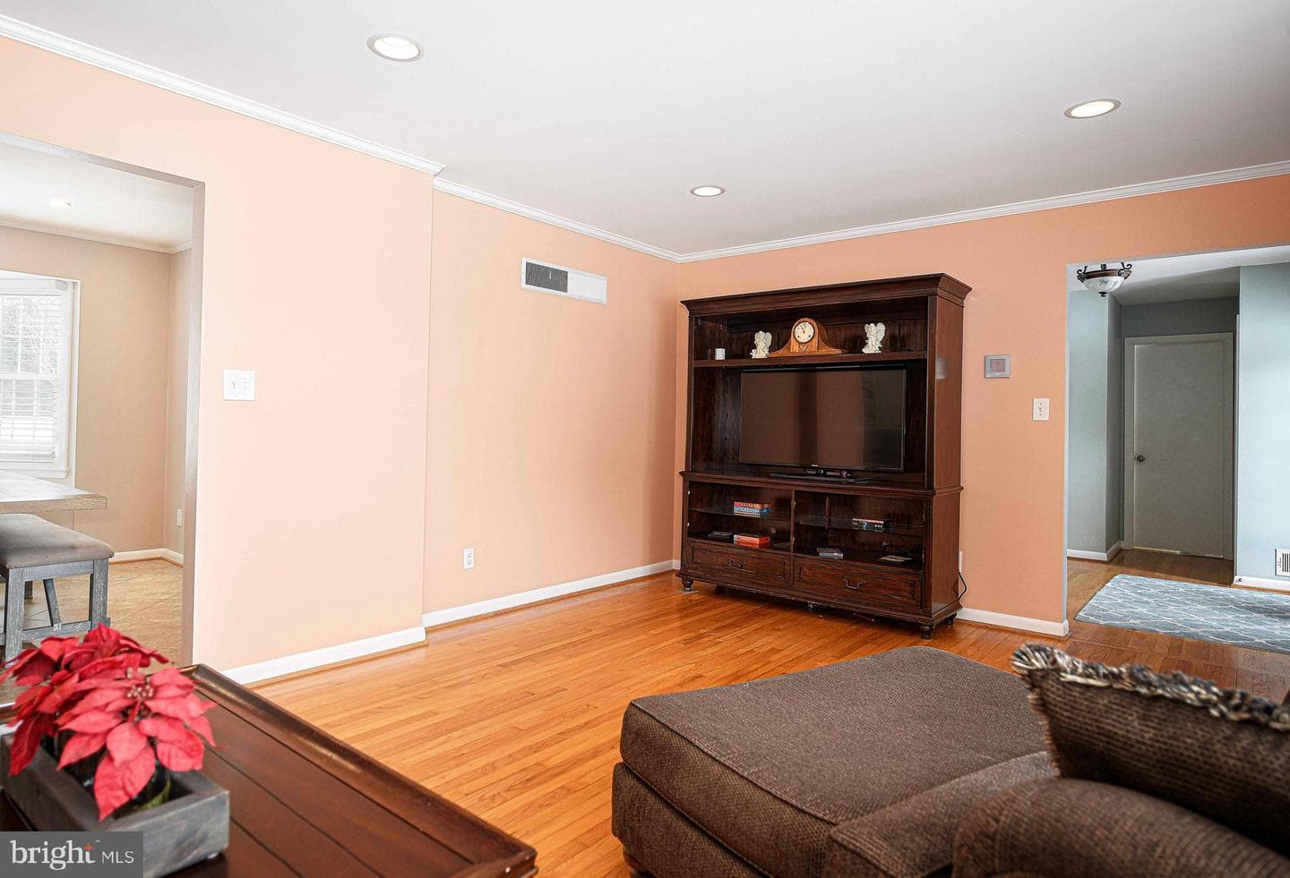 1127 Darlene Road photo 13