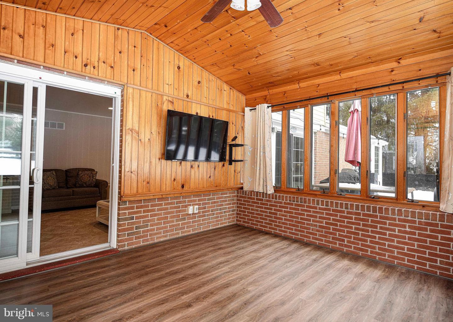 1127 Darlene Road photo 22