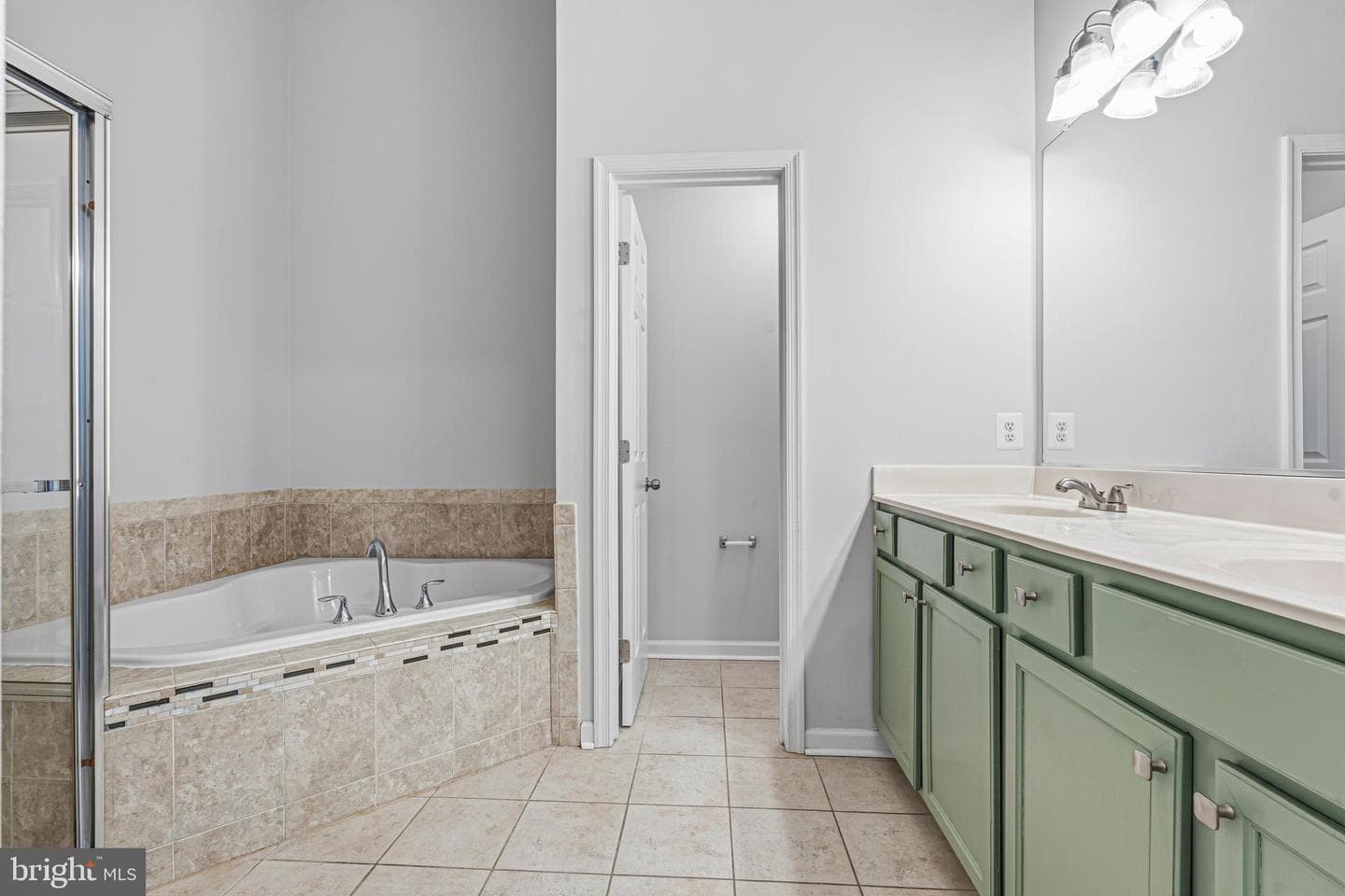 617 English Ivy Way photo 17