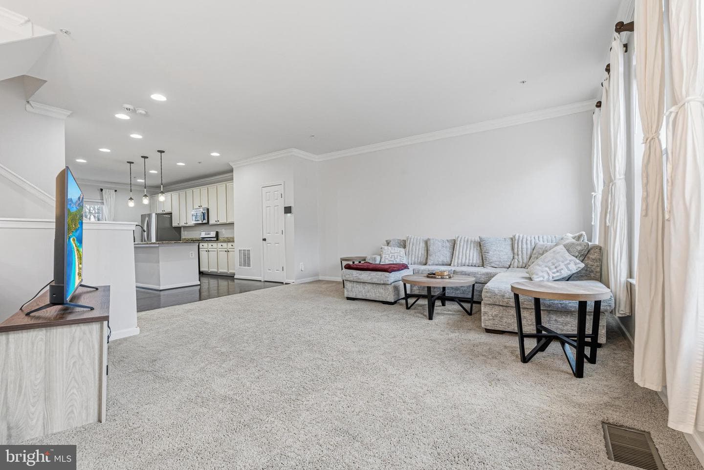 617 English Ivy Way photo 7