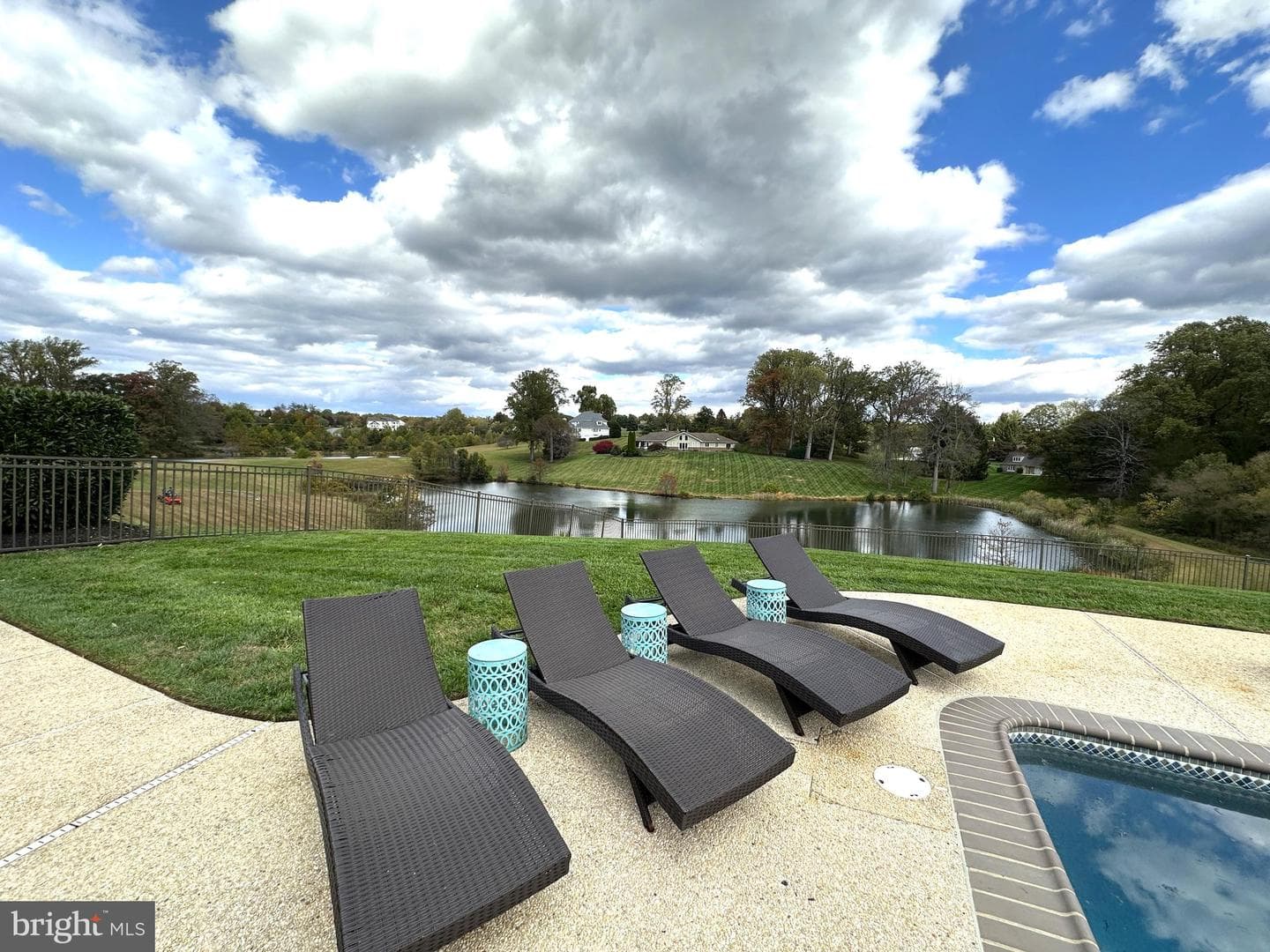 1105 E Wheel Road E photo 110