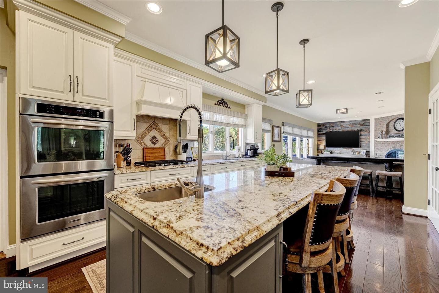 1105 E Wheel Road E photo 18