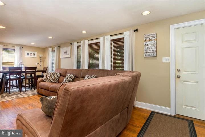 211 E Wheel Road photo 9