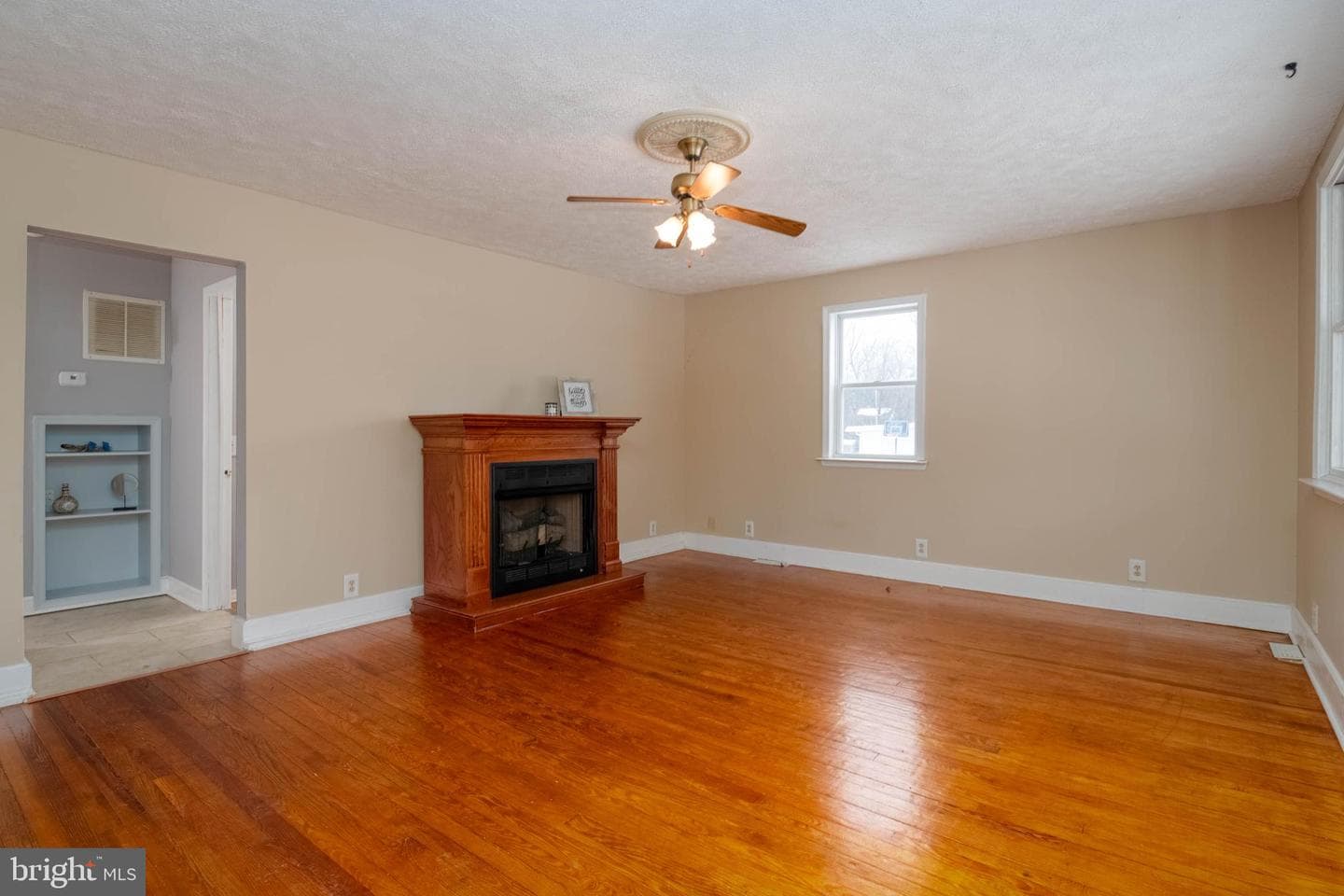 449 S Law Street photo 9