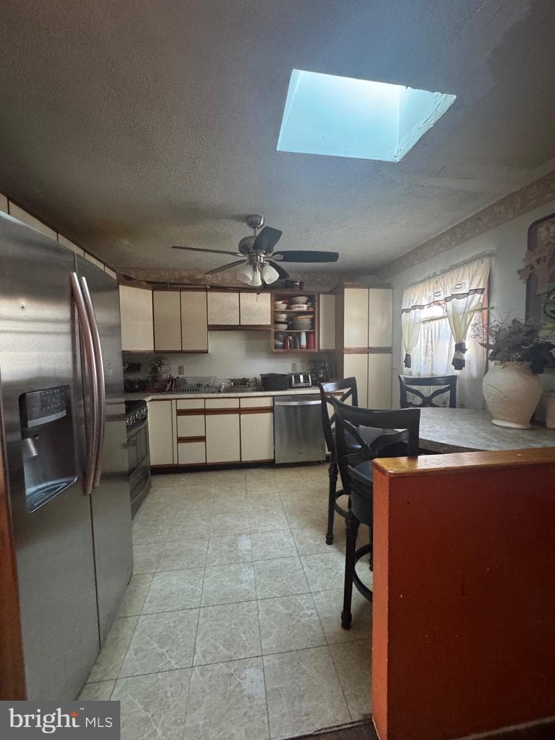 2425 Sycamore Lane photo 4